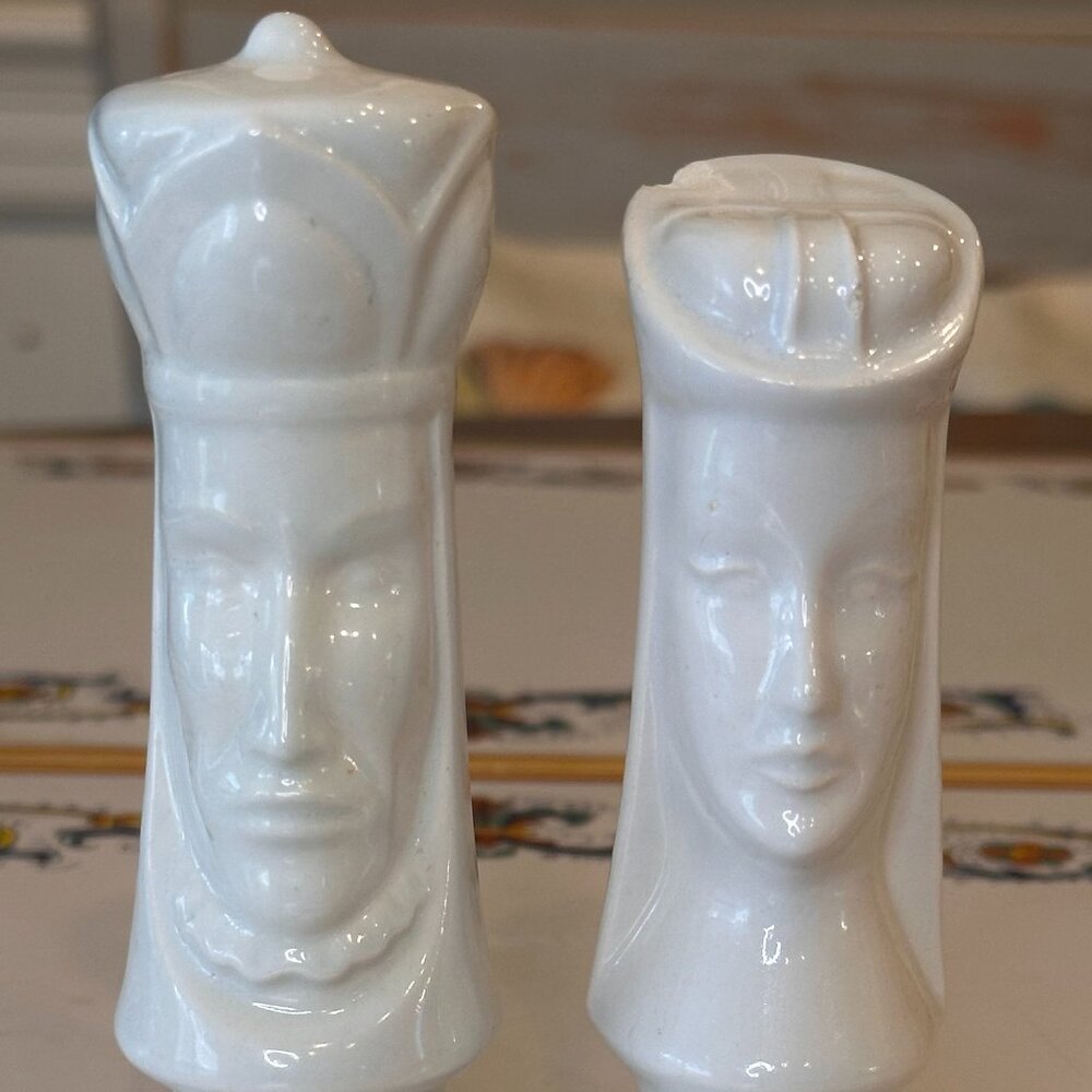 vintage king and queen ceramic chess pieces